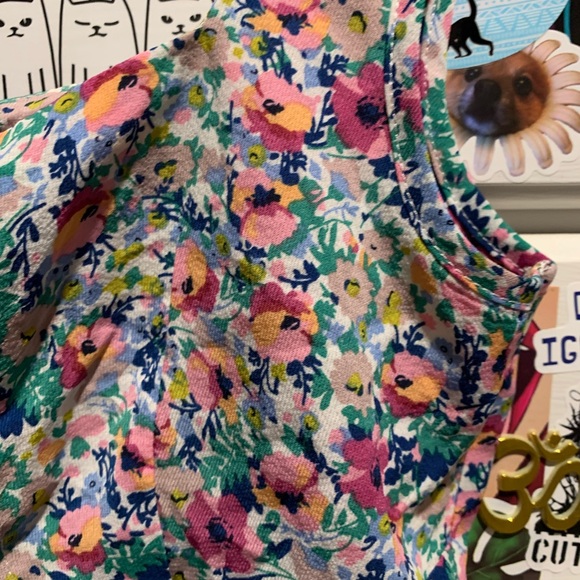 LACED UP FLORAL CROP TOP - Picture 5 of 5